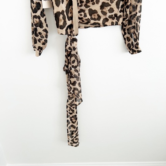 NEW Superdown Gemini Leopard Long Sleeve Wrap Blouse Size XS - Picture 4 of 9